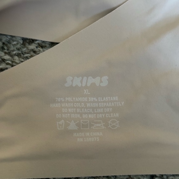 SKIMS Tan Seamless Bra Intimates & Sleepwear - Picture 3 of 3